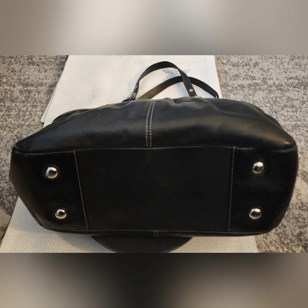 Coach Black Leather Pleated Shoulder Bag. F13759 - Picture 9 of 16